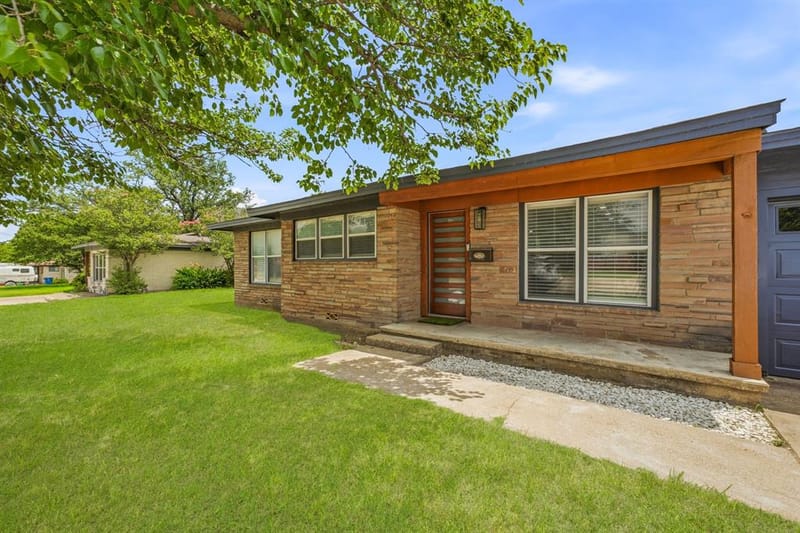 613 Crestview Drive, Granbury TX 76048 - Photo 2