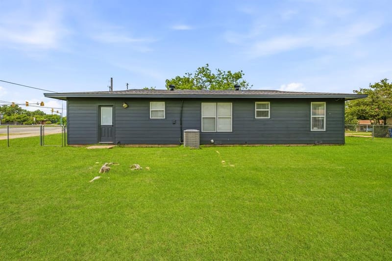 613 Crestview Drive, Granbury TX 76048 - Photo 18