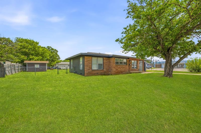 613 Crestview Drive, Granbury TX 76048 - Photo 4