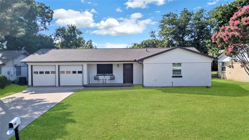 6437 Carousel Drive, Watauga TX 76148 - Photo 2