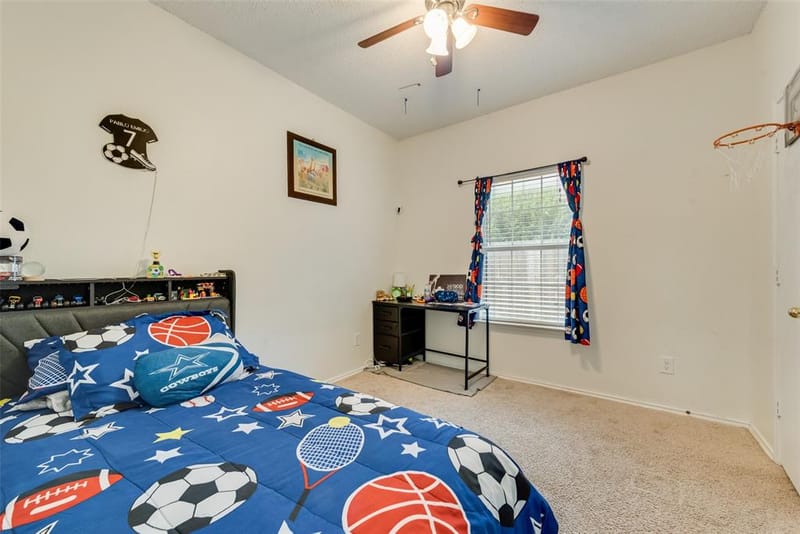 6420 St Alban Court, Arlington TX 76001 - Photo 13