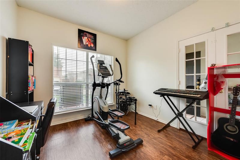 6420 St Alban Court, Arlington TX 76001 - Photo 12