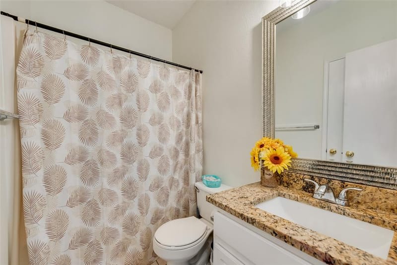 6420 St Alban Court, Arlington TX 76001 - Photo 14