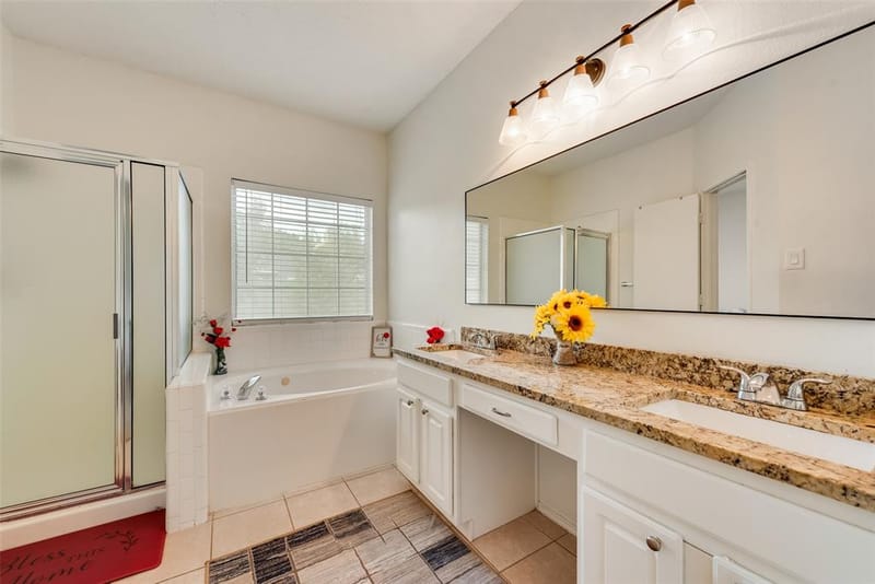 6420 St Alban Court, Arlington TX 76001 - Photo 18