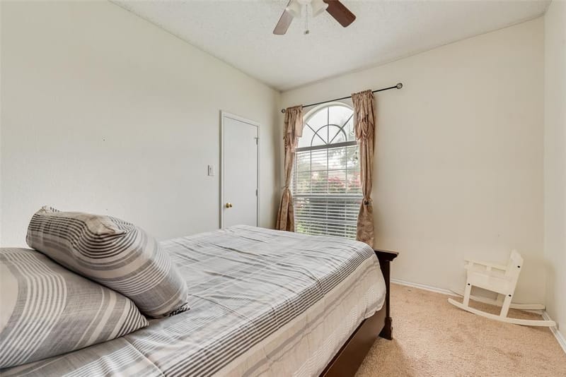 6420 St Alban Court, Arlington TX 76001 - Photo 15