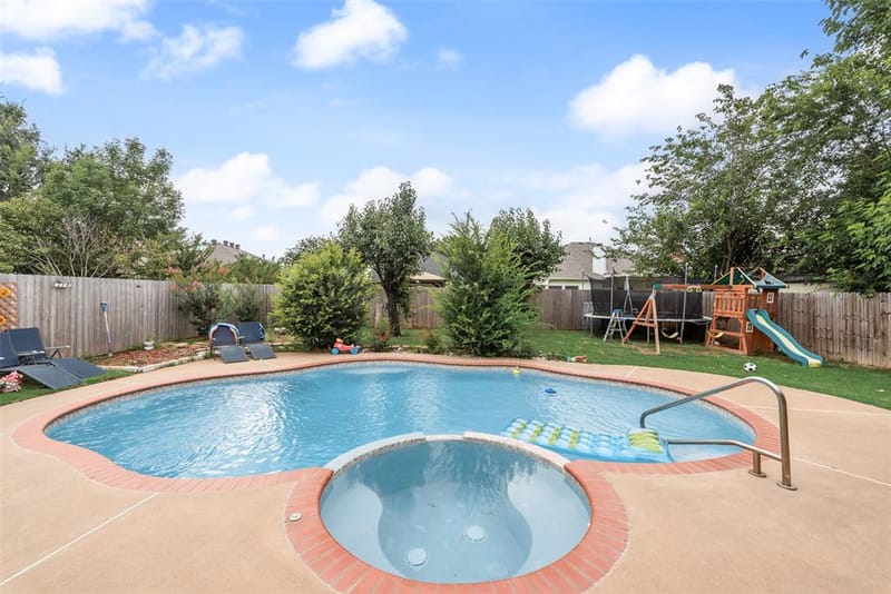 6420 St Alban Court, Arlington TX 76001 - Photo 19
