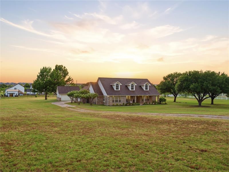 902 W Pioneer Circle, Argyle TX 76226 - Photo 2