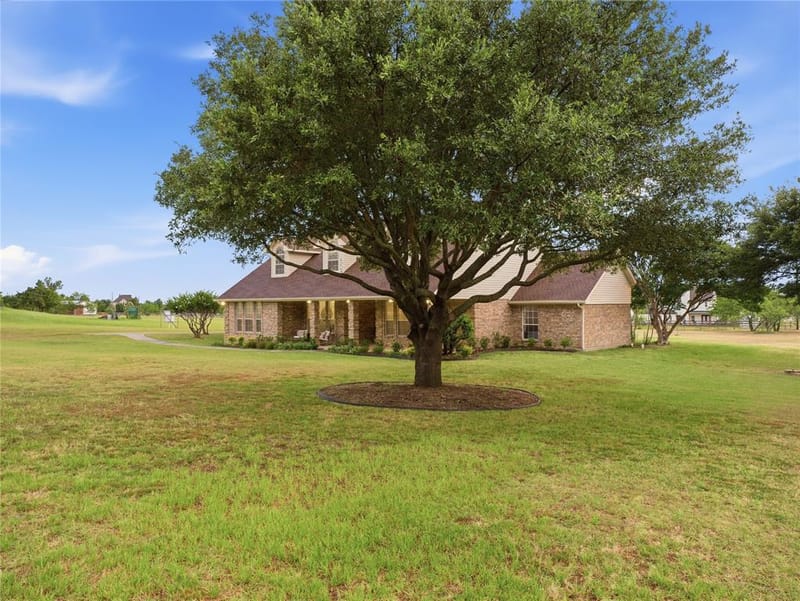 902 W Pioneer Circle, Argyle TX 76226 - Photo 3