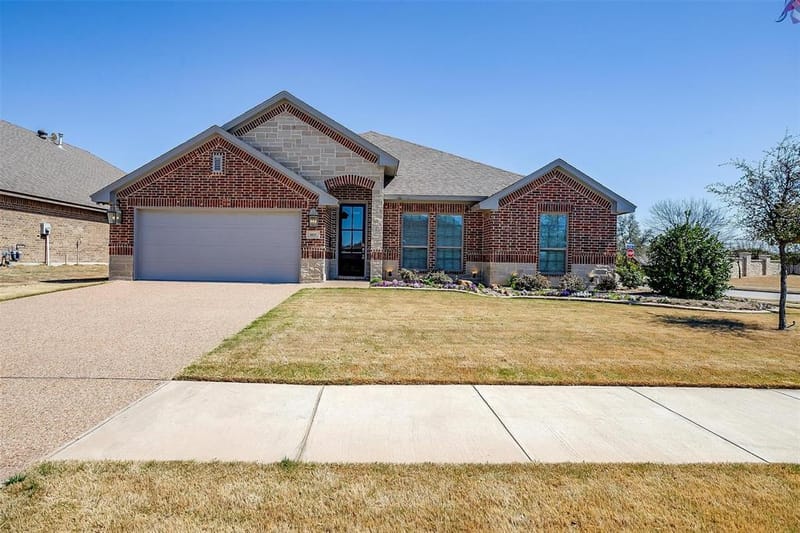 6829 Canyon Rock, Benbrook TX 76126 - Photo 2