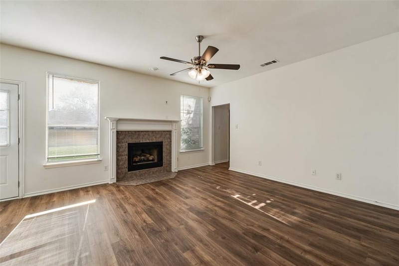 821 S Parks Drive, DeSoto TX 75115 - Photo 2