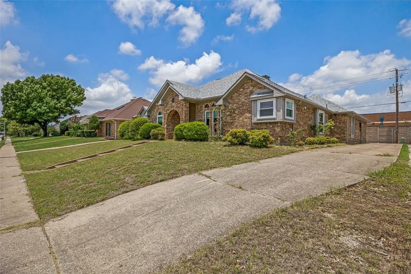 1209 Sandy Creek Drive, Allen TX 75002 - Photo 2