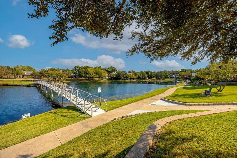 3208 Village Oak Drive, Arlington TX 76017 - Photo 2
