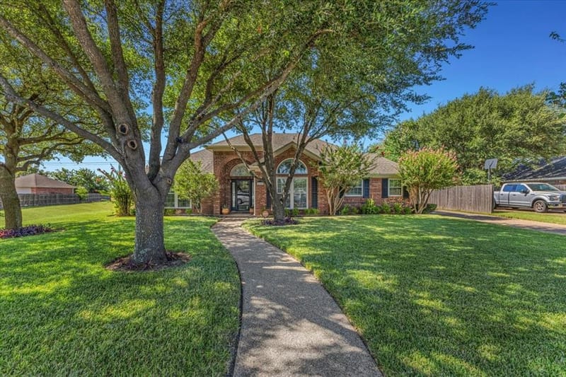 812 Country Lane Drive, Waco TX 76657 - Photo 3