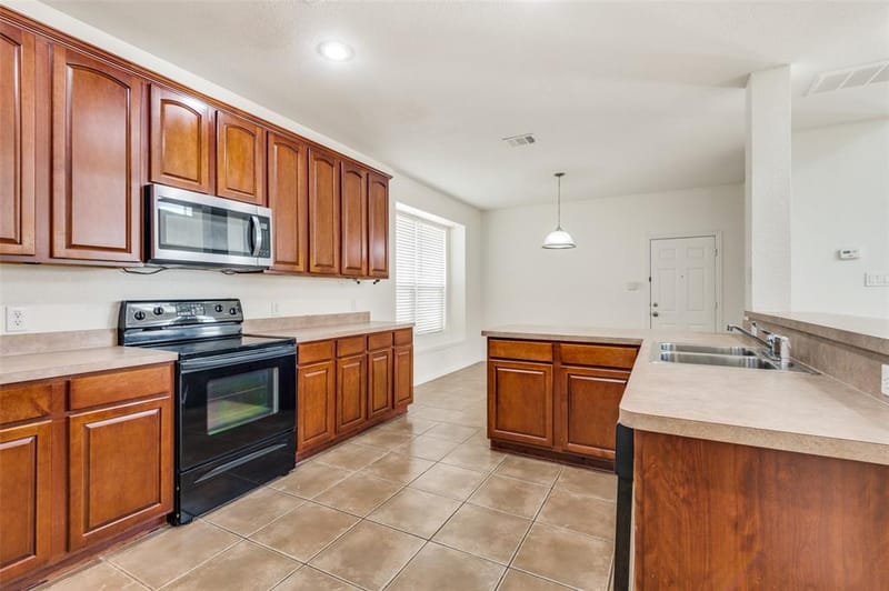 10256 Franklin Drive, Providence Village TX 76227 - Photo 9