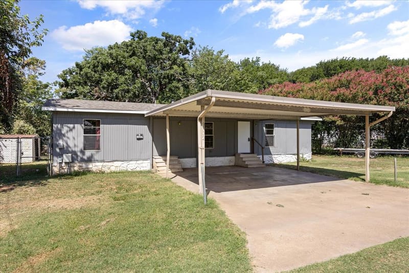 3702 Hartwood Drive, Granbury TX 76049 - Photo 2