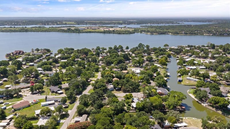 3702 Hartwood Drive, Granbury TX 76049
