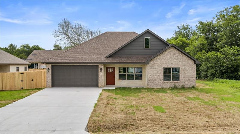 106 N Lackey Street, Tom Bean TX 75489