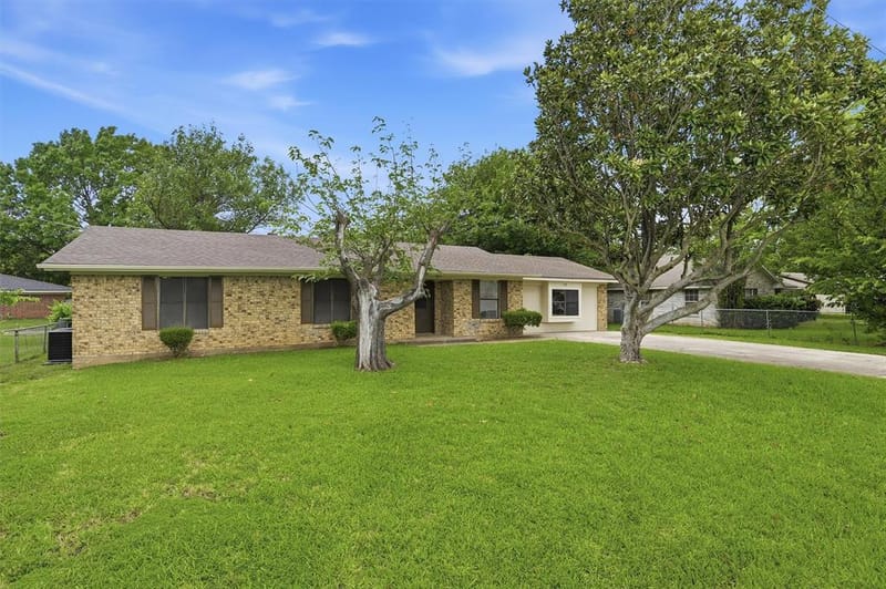 108 Loraine Street, Pottsboro TX 75076 - Photo 2