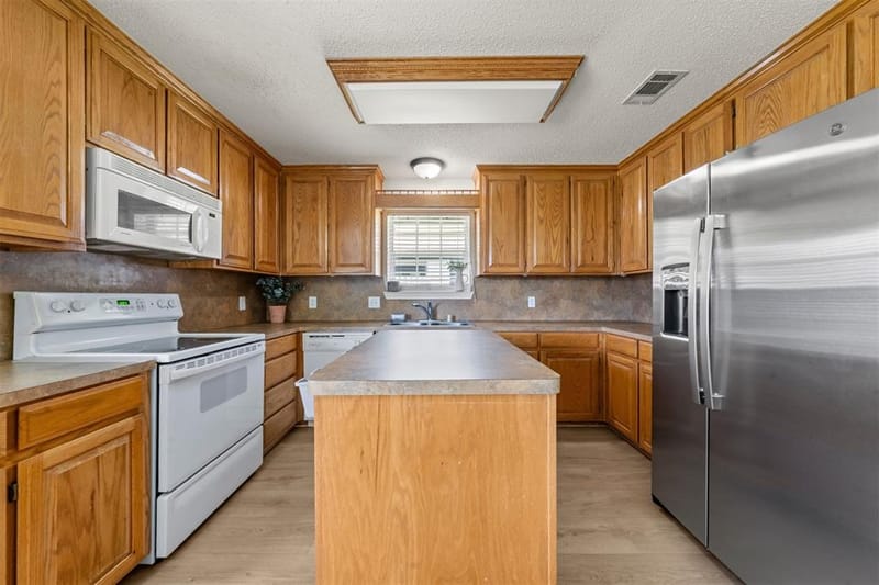 104 W Jade Drive, Hewitt TX 76643 - Photo 6