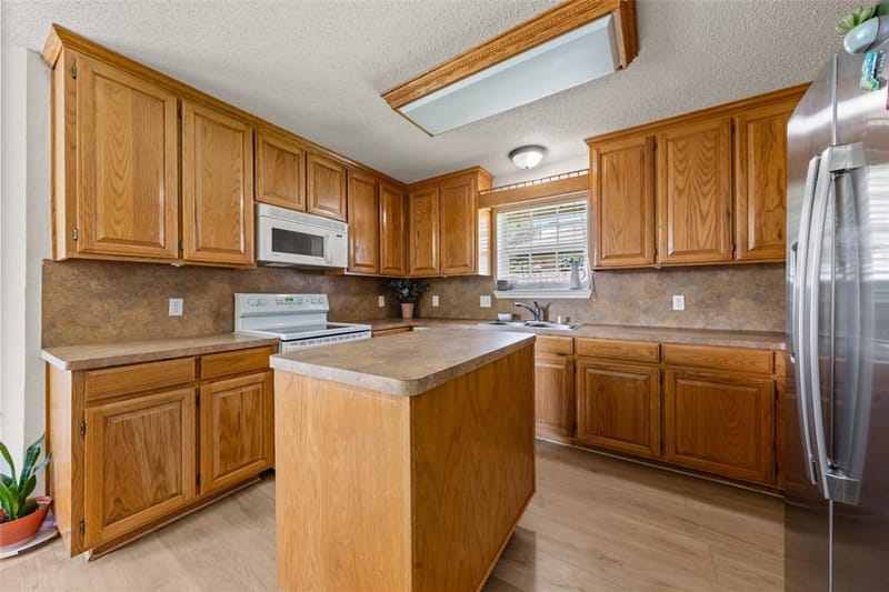 104 W Jade Drive, Hewitt TX 76643 - Photo 7