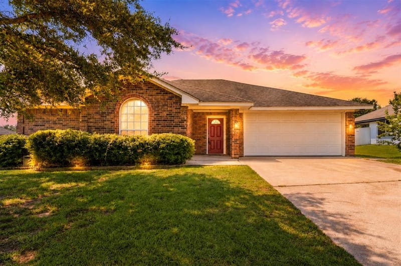 104 W Jade Drive, Hewitt TX 76643