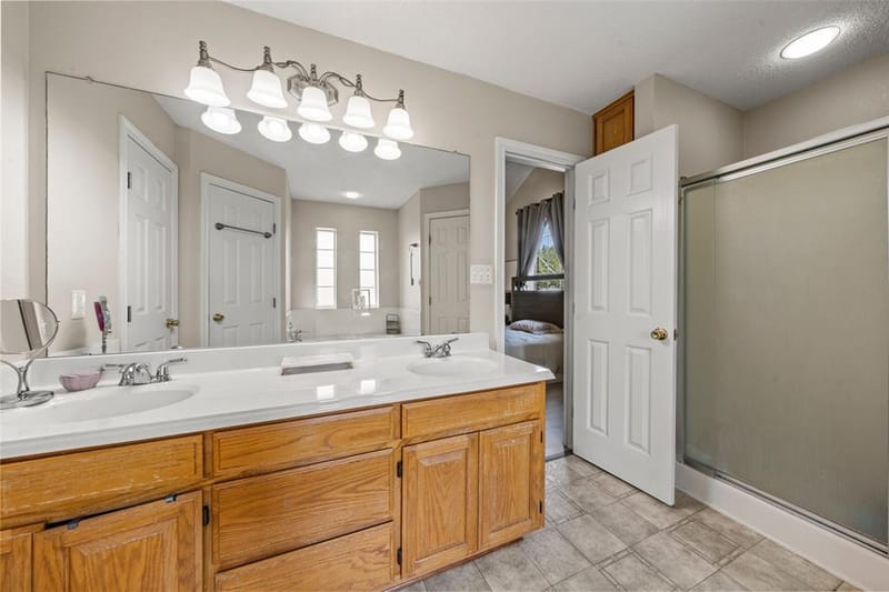 104 W Jade Drive, Hewitt TX 76643 - Photo 10