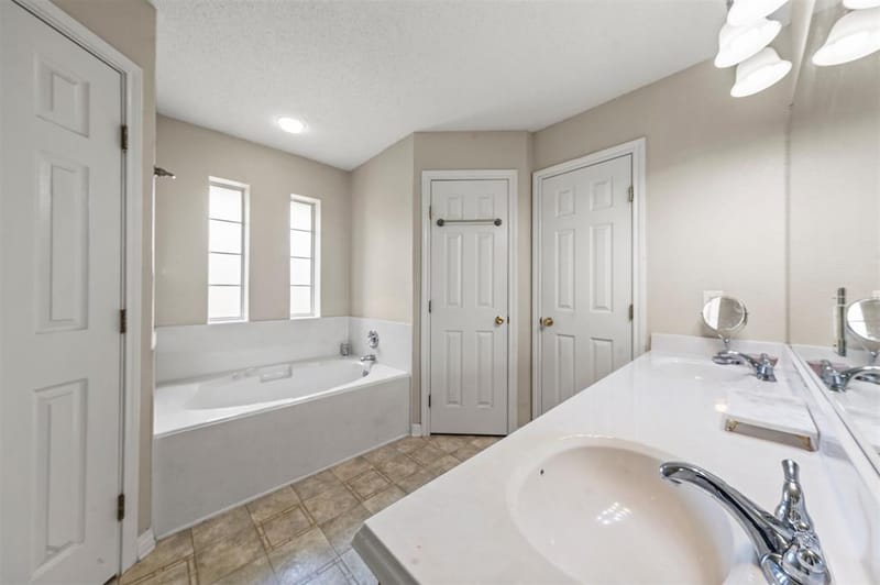104 W Jade Drive, Hewitt TX 76643 - Photo 11