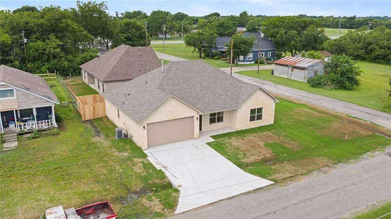 209 W Bonham Street, Tom Bean TX 75489 - Photo 27