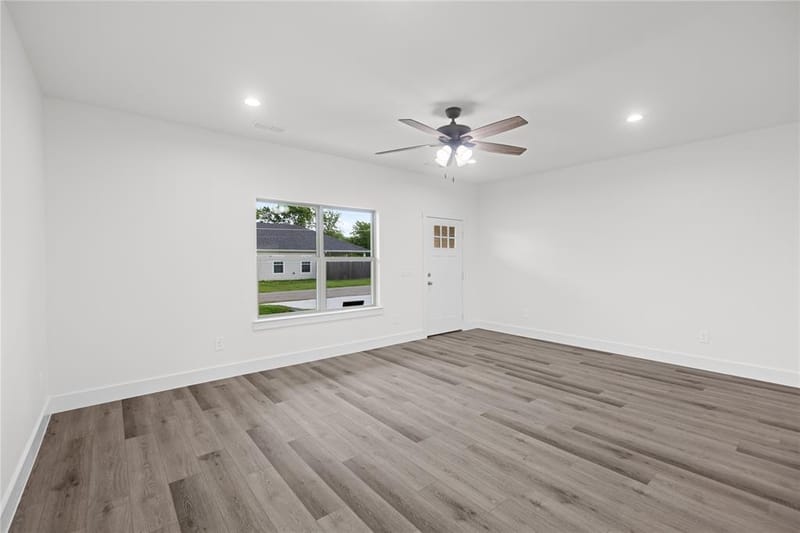 209 W Bonham Street, Tom Bean TX 75489 - Photo 7