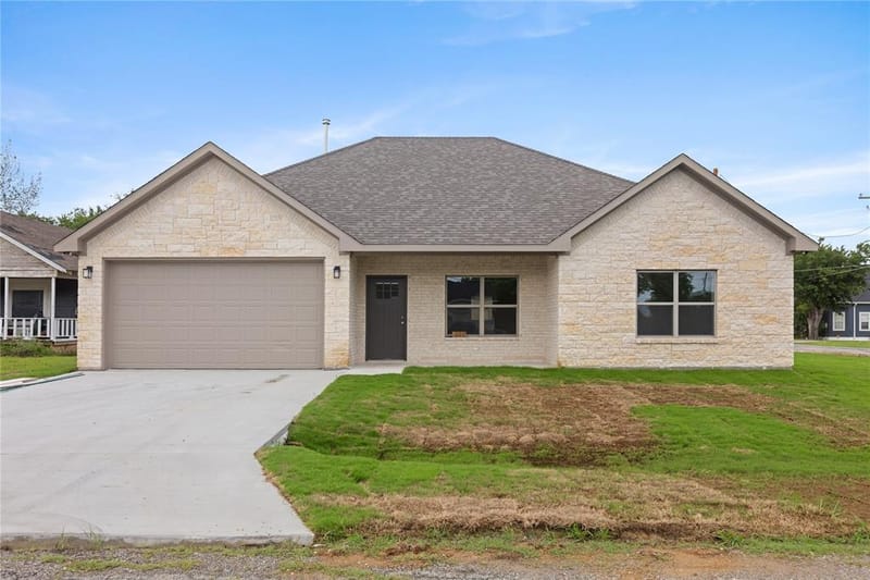 209 W Bonham Street, Tom Bean TX 75489 - Photo 3