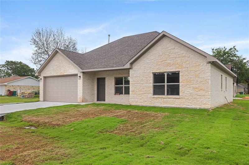 209 W Bonham Street, Tom Bean TX 75489 - Photo 32