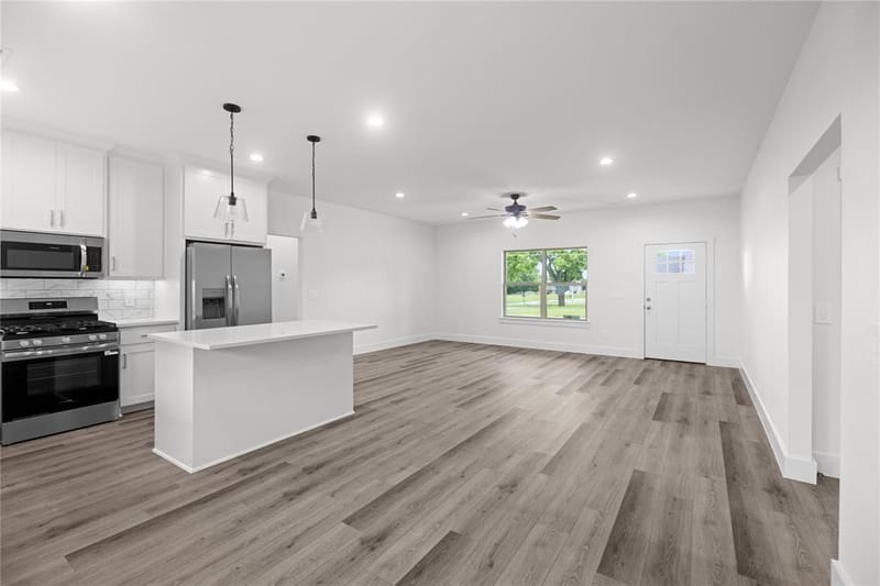 209 W Bonham Street, Tom Bean TX 75489 - Photo 9
