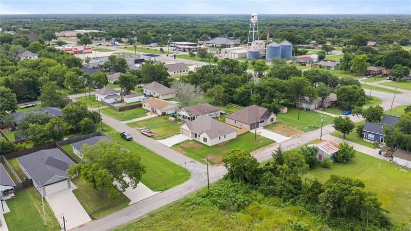 209 W Bonham Street, Tom Bean TX 75489 - Photo 31