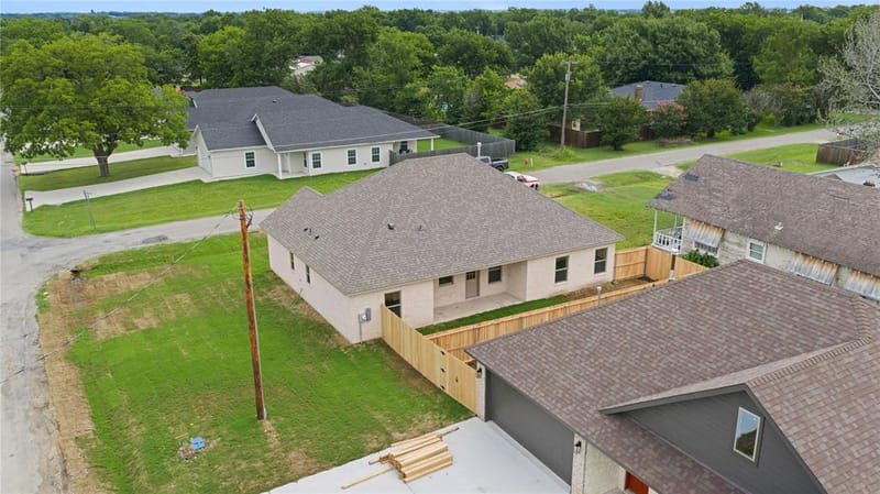 209 W Bonham Street, Tom Bean TX 75489 - Photo 29
