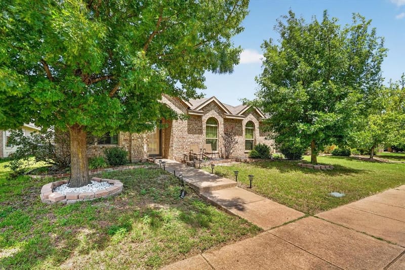 1731 Overlook Drive, Lancaster TX 75146 - Photo 2