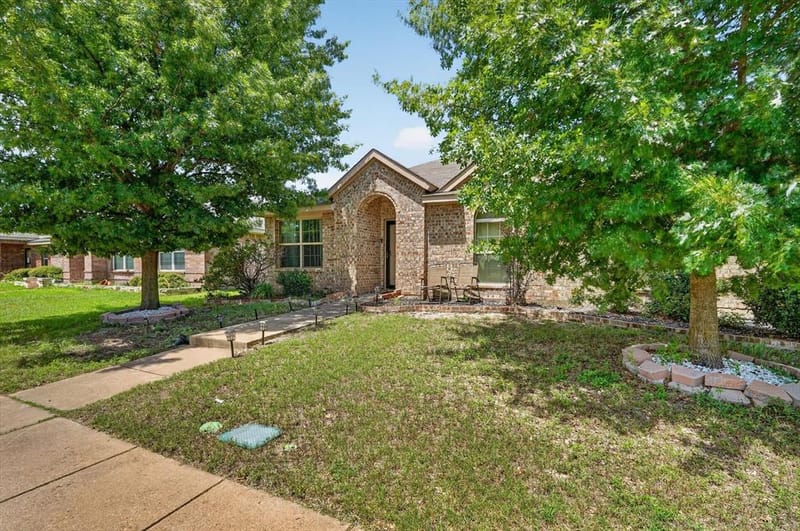 1731 Overlook Drive, Lancaster TX 75146 - Photo 3