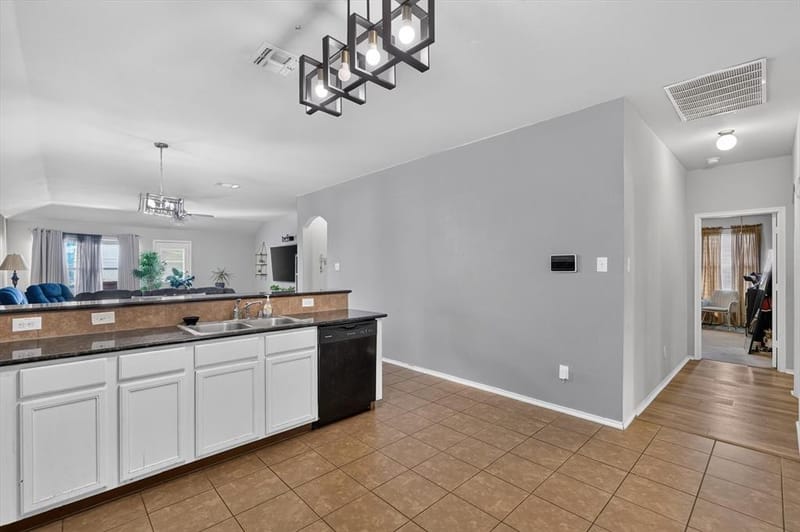 1731 Overlook Drive, Lancaster TX 75146 - Photo 8