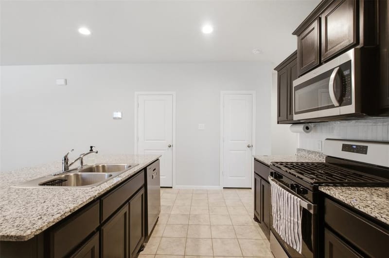 3713 Ridgeway Lane, Denton TX 76226 - Photo 8