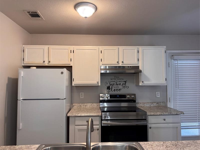 2327 Summer Place Drive, Arlington TX 76014 - Photo 9