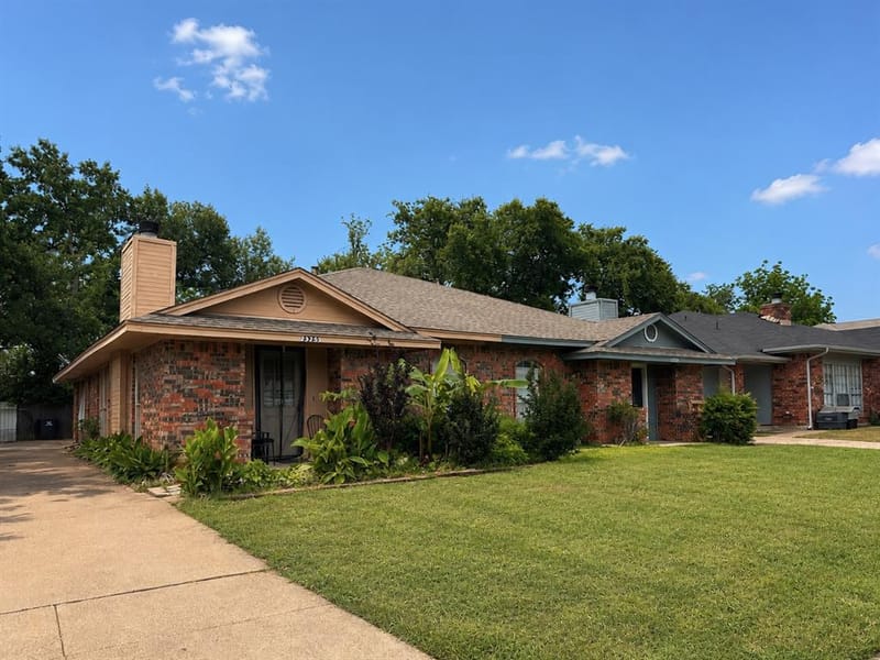 2327 Summer Place Drive, Arlington TX 76014 - Photo 4