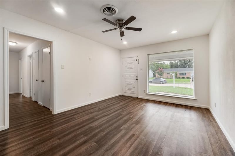 730 Cindy Lane, Grand Prairie TX 75052 - Photo 2