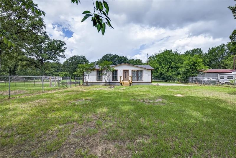 250 E Golden Oaks Drive, Mabank TX 75156 - Photo 2