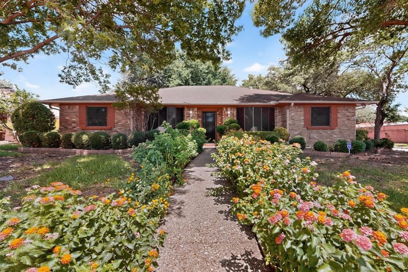1000 Townsend Lane, DeSoto TX 75115 - Photo 2