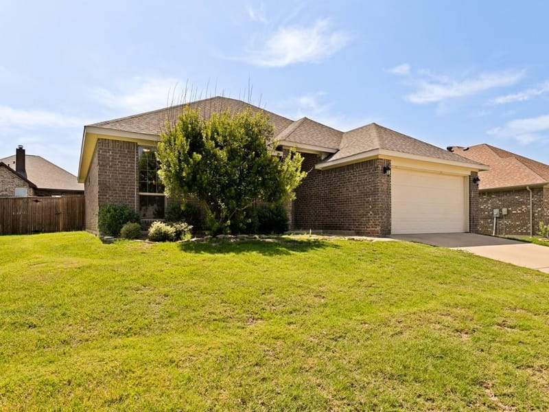 4009 Kensington Drive, Sanger TX 76266 - Photo 2