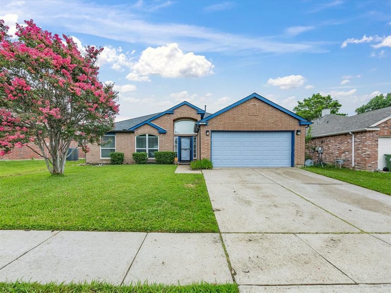 7609 Albany Lane, Arlington TX 76002 - Photo 2