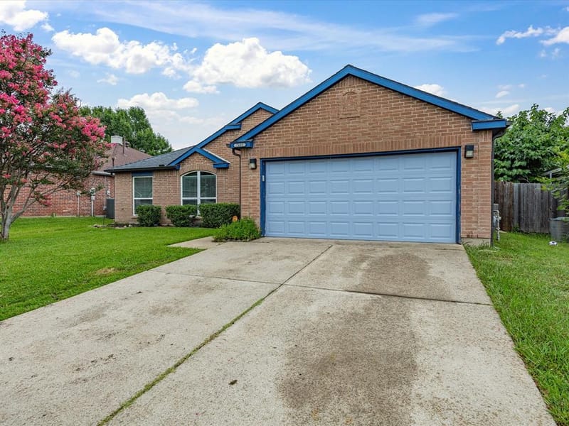 7609 Albany Lane, Arlington TX 76002 - Photo 6