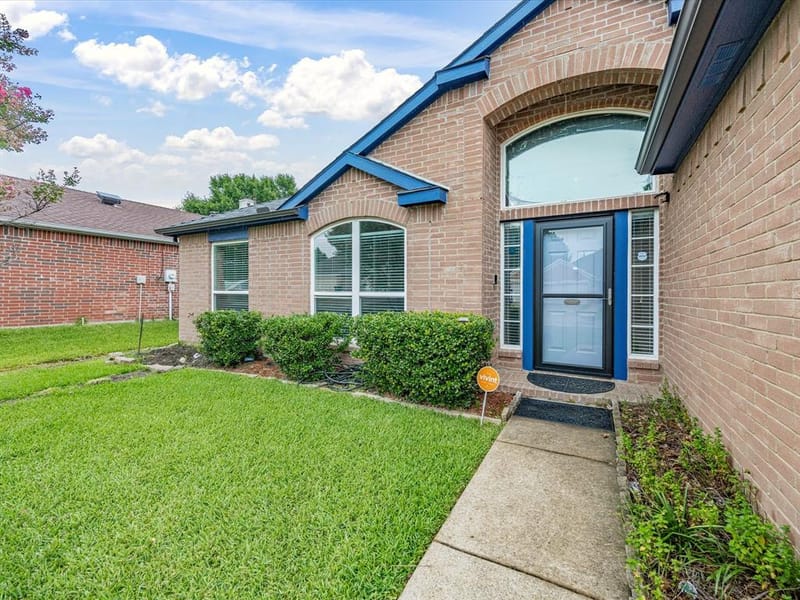 7609 Albany Lane, Arlington TX 76002 - Photo 5