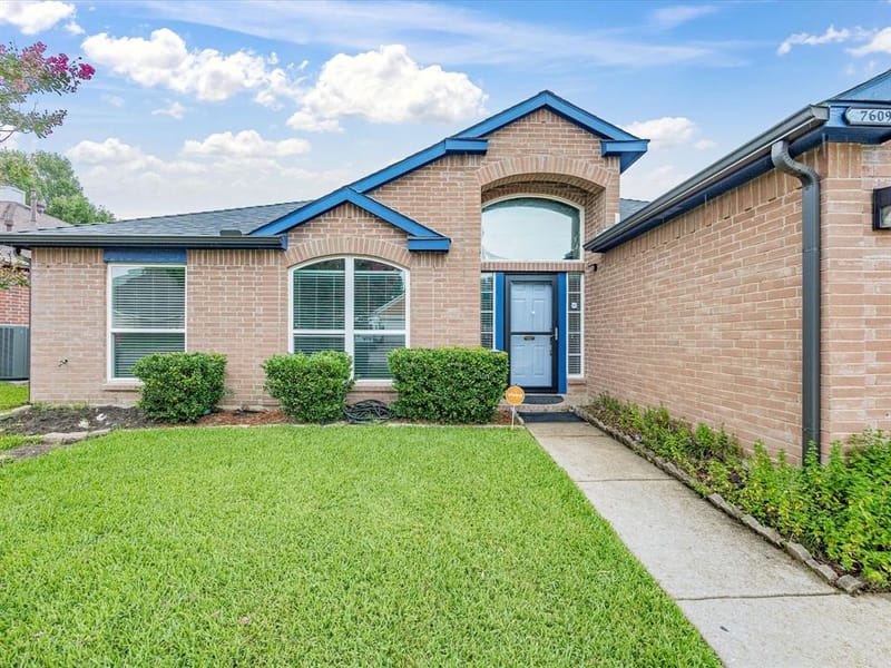 7609 Albany Lane, Arlington TX 76002 - Photo 4