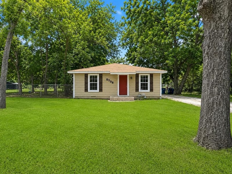 2732 W Collin Street, Corsicana TX 75110 - Photo 2