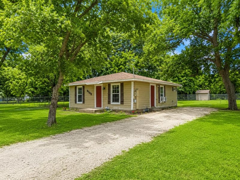 2732 W Collin Street, Corsicana TX 75110 - Photo 4